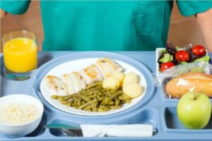 Read more about the article مطالعه جدید: غذاهای بیمارستانی می‌توانند سلامت بیماران را به خطر بیندازند