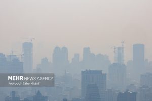 Read more about the article هوای تهران در آستانه شرایط بنفش و بسیار ناسالم قرار گرفت