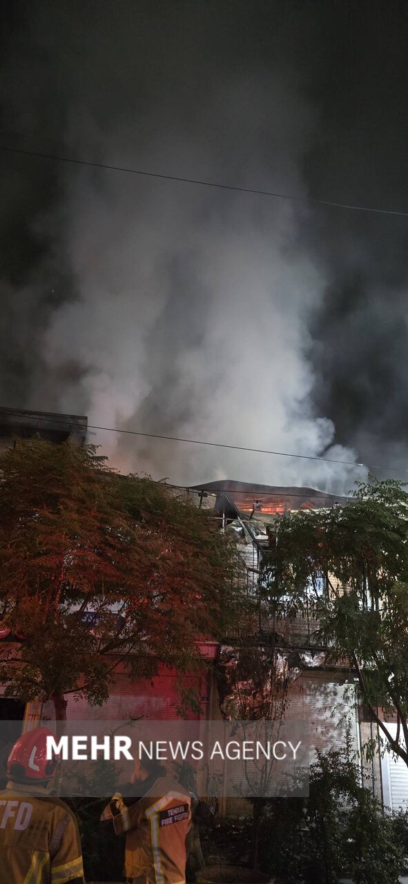 Read more about the article حریق سفره‌خانه سنتی در خیابان شهید رجایی تهران؛ اطفای سریع و نجات سه نفر