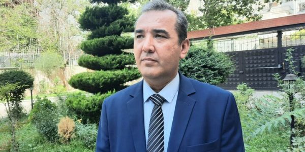 شعر تاجیکستان به قبل و بعد از سهراب سپهری تقسیم می‌شود
