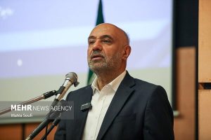 تعیین حداقل مزد کارگران ظاهری ساده اما موضوعی پیچیده است