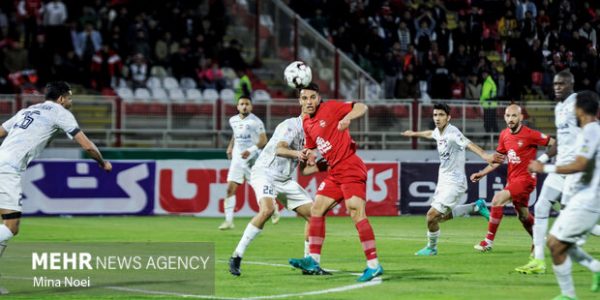 تقابل دو همسایه برای تصاحب صدر تراکتور دنبال بردن با ربیعی