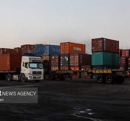 صادرات ۴۴۲ کانتینر آبگینه ورامین به بازارهای آسیایی