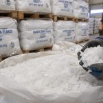 نمایی واقعی از بررسی سود پرک در انبار مواد شیمیایی؛ با تمرکز بر کیفیت ظاهری، شرایط نگهداری و اهمیت کنترل محصول پیش از مصرف صنعتی.
